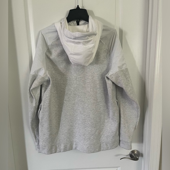 Men’s Nike full zip jacket with hood and zip pockets - Picture 4 of 5